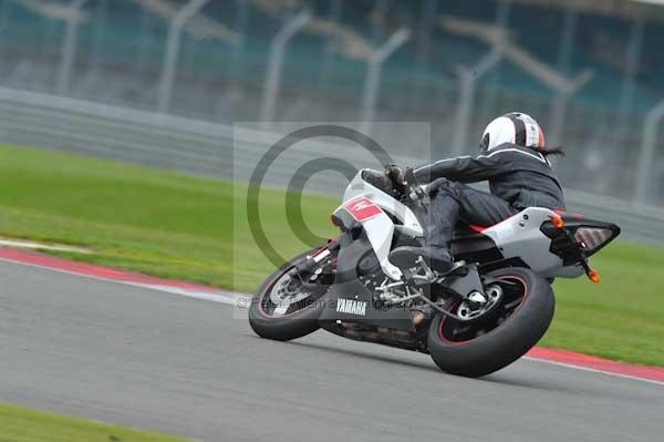 Motorcycle action photographs;Silverstone circuit;Silverstone photographs;Trackday digital images;event digital images;eventdigitalimages;no limits trackday;peter wileman photography;rockingham towcester northamptonshire;trackday;trackday photos