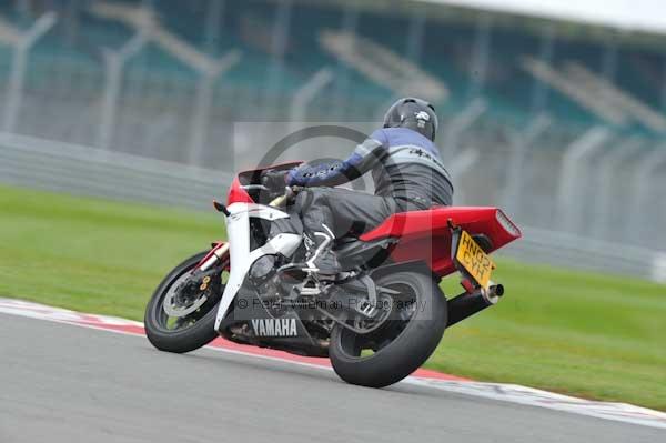 Motorcycle action photographs;Silverstone circuit;Silverstone photographs;Trackday digital images;event digital images;eventdigitalimages;no limits trackday;peter wileman photography;rockingham towcester northamptonshire;trackday;trackday photos