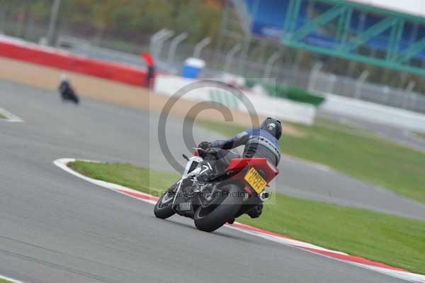 Motorcycle action photographs;Silverstone circuit;Silverstone photographs;Trackday digital images;event digital images;eventdigitalimages;no limits trackday;peter wileman photography;rockingham towcester northamptonshire;trackday;trackday photos