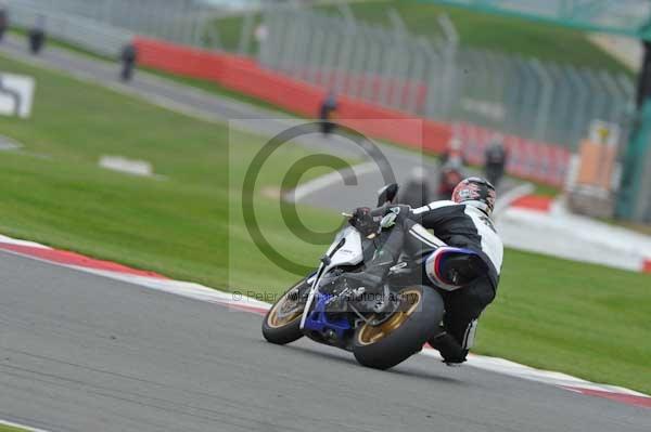 Motorcycle action photographs;Silverstone circuit;Silverstone photographs;Trackday digital images;event digital images;eventdigitalimages;no limits trackday;peter wileman photography;rockingham towcester northamptonshire;trackday;trackday photos