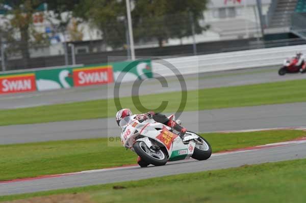 Motorcycle action photographs;Silverstone circuit;Silverstone photographs;Trackday digital images;event digital images;eventdigitalimages;no limits trackday;peter wileman photography;rockingham towcester northamptonshire;trackday;trackday photos