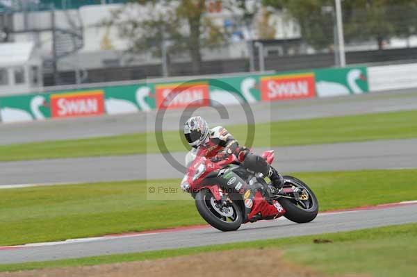 Motorcycle action photographs;Silverstone circuit;Silverstone photographs;Trackday digital images;event digital images;eventdigitalimages;no limits trackday;peter wileman photography;rockingham towcester northamptonshire;trackday;trackday photos