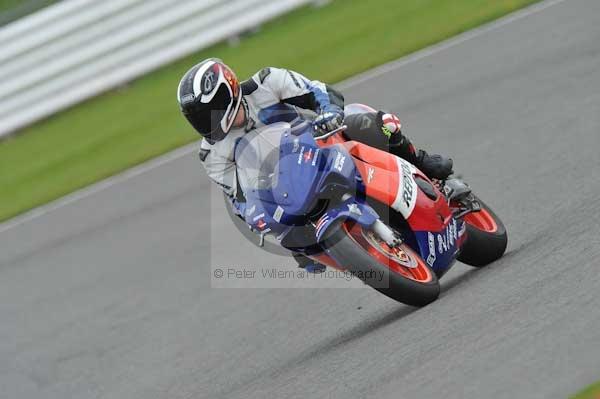Motorcycle action photographs;Silverstone circuit;Silverstone photographs;Trackday digital images;event digital images;eventdigitalimages;no limits trackday;peter wileman photography;rockingham towcester northamptonshire;trackday;trackday photos