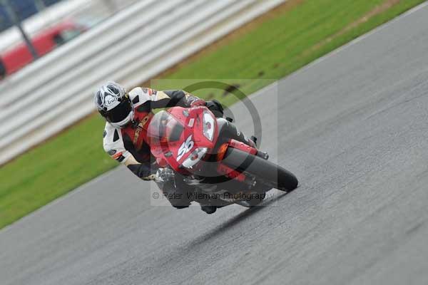 Motorcycle action photographs;Silverstone circuit;Silverstone photographs;Trackday digital images;event digital images;eventdigitalimages;no limits trackday;peter wileman photography;rockingham towcester northamptonshire;trackday;trackday photos