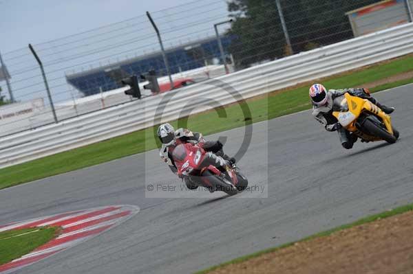 Motorcycle action photographs;Silverstone circuit;Silverstone photographs;Trackday digital images;event digital images;eventdigitalimages;no limits trackday;peter wileman photography;rockingham towcester northamptonshire;trackday;trackday photos