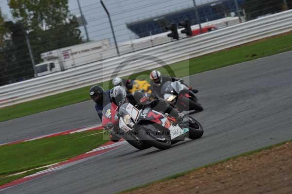Motorcycle action photographs;Silverstone circuit;Silverstone photographs;Trackday digital images;event digital images;eventdigitalimages;no limits trackday;peter wileman photography;rockingham towcester northamptonshire;trackday;trackday photos