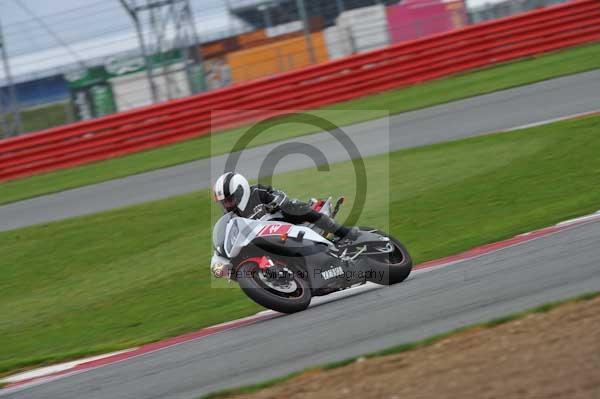 Motorcycle action photographs;Silverstone circuit;Silverstone photographs;Trackday digital images;event digital images;eventdigitalimages;no limits trackday;peter wileman photography;rockingham towcester northamptonshire;trackday;trackday photos