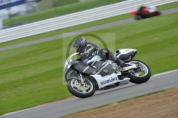 Motorcycle action photographs;Silverstone circuit;Silverstone photographs;Trackday digital images;event digital images;eventdigitalimages;no limits trackday;peter wileman photography;rockingham towcester northamptonshire;trackday;trackday photos