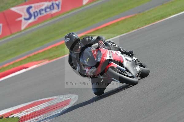 Motorcycle action photographs;Silverstone circuit;Silverstone photographs;Trackday digital images;event digital images;eventdigitalimages;no limits trackday;peter wileman photography;rockingham towcester northamptonshire;trackday;trackday photos