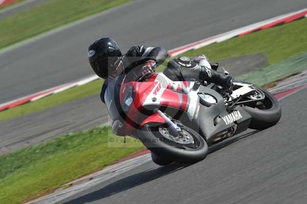 Motorcycle action photographs;Silverstone circuit;Silverstone photographs;Trackday digital images;event digital images;eventdigitalimages;no limits trackday;peter wileman photography;rockingham towcester northamptonshire;trackday;trackday photos