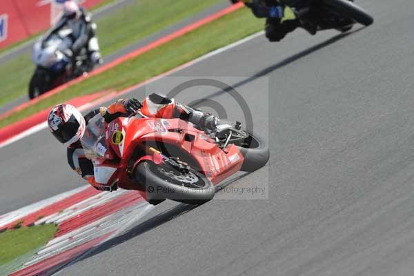 Motorcycle action photographs;Silverstone circuit;Silverstone photographs;Trackday digital images;event digital images;eventdigitalimages;no limits trackday;peter wileman photography;rockingham towcester northamptonshire;trackday;trackday photos
