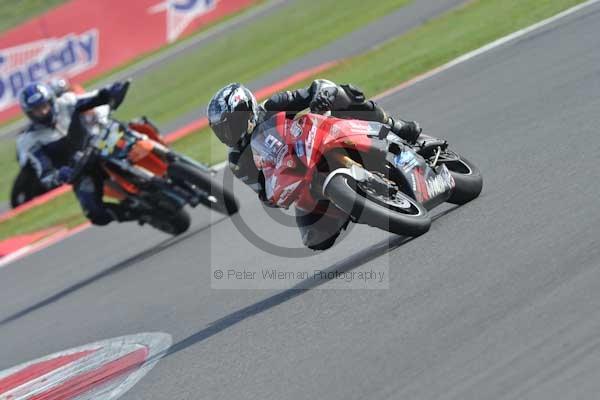 Motorcycle action photographs;Silverstone circuit;Silverstone photographs;Trackday digital images;event digital images;eventdigitalimages;no limits trackday;peter wileman photography;rockingham towcester northamptonshire;trackday;trackday photos
