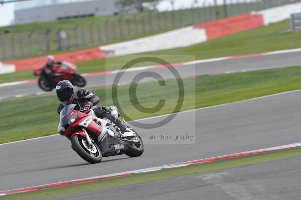 Motorcycle action photographs;Silverstone circuit;Silverstone photographs;Trackday digital images;event digital images;eventdigitalimages;no limits trackday;peter wileman photography;rockingham towcester northamptonshire;trackday;trackday photos
