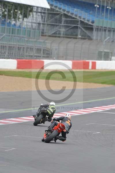 Motorcycle action photographs;Silverstone circuit;Silverstone photographs;Trackday digital images;event digital images;eventdigitalimages;no limits trackday;peter wileman photography;rockingham towcester northamptonshire;trackday;trackday photos