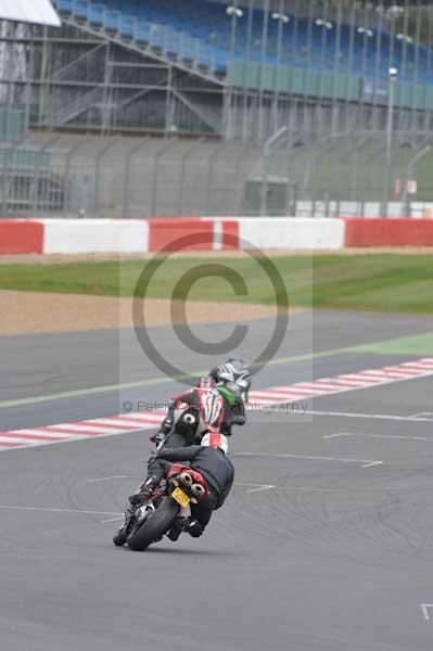 Motorcycle action photographs;Silverstone circuit;Silverstone photographs;Trackday digital images;event digital images;eventdigitalimages;no limits trackday;peter wileman photography;rockingham towcester northamptonshire;trackday;trackday photos