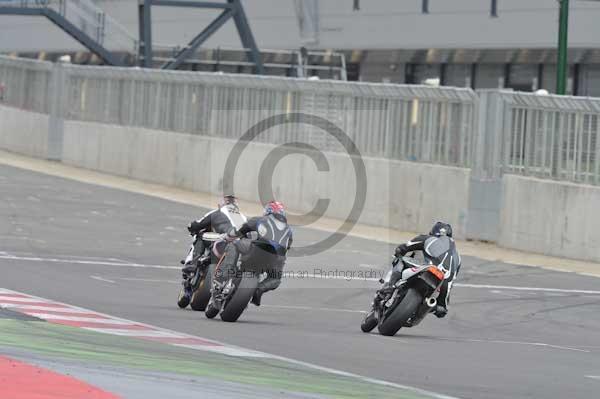 Motorcycle action photographs;Silverstone circuit;Silverstone photographs;Trackday digital images;event digital images;eventdigitalimages;no limits trackday;peter wileman photography;rockingham towcester northamptonshire;trackday;trackday photos