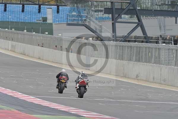 Motorcycle action photographs;Silverstone circuit;Silverstone photographs;Trackday digital images;event digital images;eventdigitalimages;no limits trackday;peter wileman photography;rockingham towcester northamptonshire;trackday;trackday photos