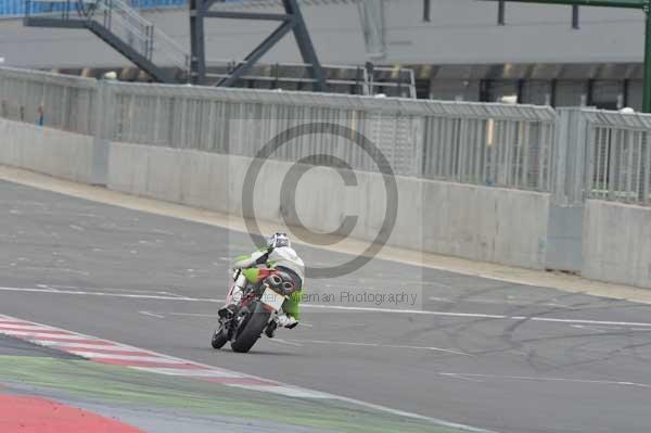 Motorcycle action photographs;Silverstone circuit;Silverstone photographs;Trackday digital images;event digital images;eventdigitalimages;no limits trackday;peter wileman photography;rockingham towcester northamptonshire;trackday;trackday photos