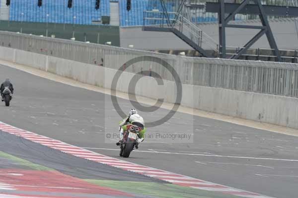 Motorcycle action photographs;Silverstone circuit;Silverstone photographs;Trackday digital images;event digital images;eventdigitalimages;no limits trackday;peter wileman photography;rockingham towcester northamptonshire;trackday;trackday photos