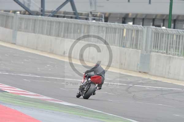 Motorcycle action photographs;Silverstone circuit;Silverstone photographs;Trackday digital images;event digital images;eventdigitalimages;no limits trackday;peter wileman photography;rockingham towcester northamptonshire;trackday;trackday photos