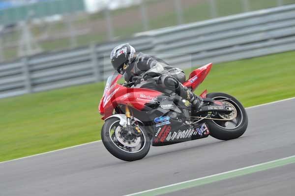 Motorcycle action photographs;Silverstone circuit;Silverstone photographs;Trackday digital images;event digital images;eventdigitalimages;no limits trackday;peter wileman photography;rockingham towcester northamptonshire;trackday;trackday photos