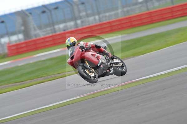 Motorcycle action photographs;Silverstone circuit;Silverstone photographs;Trackday digital images;event digital images;eventdigitalimages;no limits trackday;peter wileman photography;rockingham towcester northamptonshire;trackday;trackday photos