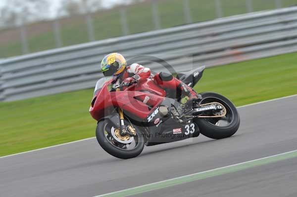 Motorcycle action photographs;Silverstone circuit;Silverstone photographs;Trackday digital images;event digital images;eventdigitalimages;no limits trackday;peter wileman photography;rockingham towcester northamptonshire;trackday;trackday photos