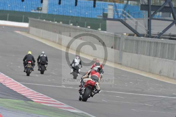 Motorcycle action photographs;Silverstone circuit;Silverstone photographs;Trackday digital images;event digital images;eventdigitalimages;no limits trackday;peter wileman photography;rockingham towcester northamptonshire;trackday;trackday photos