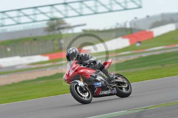 Motorcycle action photographs;Silverstone circuit;Silverstone photographs;Trackday digital images;event digital images;eventdigitalimages;no limits trackday;peter wileman photography;rockingham towcester northamptonshire;trackday;trackday photos