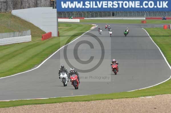 Motorcycle action photographs;Silverstone circuit;Silverstone photographs;Trackday digital images;event digital images;eventdigitalimages;no limits trackday;peter wileman photography;rockingham towcester northamptonshire;trackday;trackday photos