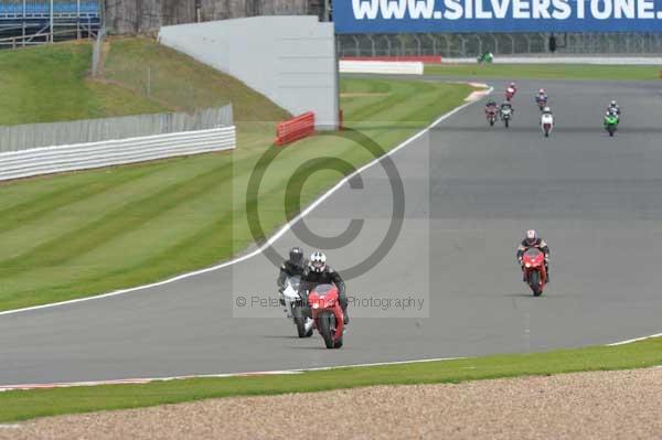 Motorcycle action photographs;Silverstone circuit;Silverstone photographs;Trackday digital images;event digital images;eventdigitalimages;no limits trackday;peter wileman photography;rockingham towcester northamptonshire;trackday;trackday photos