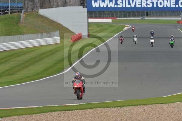 Motorcycle action photographs;Silverstone circuit;Silverstone photographs;Trackday digital images;event digital images;eventdigitalimages;no limits trackday;peter wileman photography;rockingham towcester northamptonshire;trackday;trackday photos
