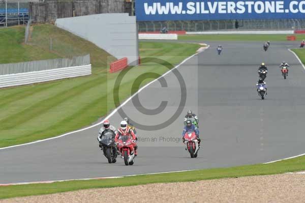 Motorcycle action photographs;Silverstone circuit;Silverstone photographs;Trackday digital images;event digital images;eventdigitalimages;no limits trackday;peter wileman photography;rockingham towcester northamptonshire;trackday;trackday photos