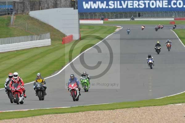 Motorcycle action photographs;Silverstone circuit;Silverstone photographs;Trackday digital images;event digital images;eventdigitalimages;no limits trackday;peter wileman photography;rockingham towcester northamptonshire;trackday;trackday photos