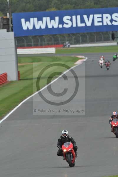 Motorcycle action photographs;Silverstone circuit;Silverstone photographs;Trackday digital images;event digital images;eventdigitalimages;no limits trackday;peter wileman photography;rockingham towcester northamptonshire;trackday;trackday photos