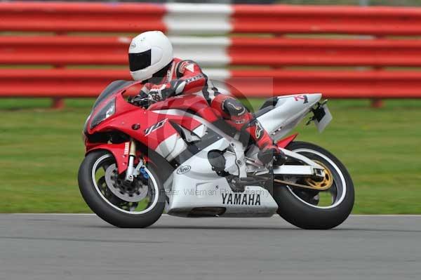 Motorcycle action photographs;Silverstone circuit;Silverstone photographs;Trackday digital images;event digital images;eventdigitalimages;no limits trackday;peter wileman photography;rockingham towcester northamptonshire;trackday;trackday photos