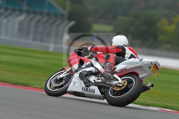 Motorcycle action photographs;Silverstone circuit;Silverstone photographs;Trackday digital images;event digital images;eventdigitalimages;no limits trackday;peter wileman photography;rockingham towcester northamptonshire;trackday;trackday photos