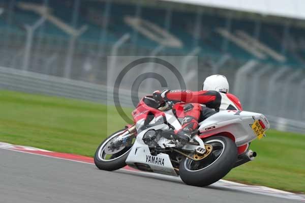 Motorcycle action photographs;Silverstone circuit;Silverstone photographs;Trackday digital images;event digital images;eventdigitalimages;no limits trackday;peter wileman photography;rockingham towcester northamptonshire;trackday;trackday photos