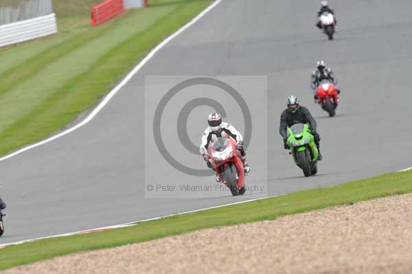 Motorcycle action photographs;Silverstone circuit;Silverstone photographs;Trackday digital images;event digital images;eventdigitalimages;no limits trackday;peter wileman photography;rockingham towcester northamptonshire;trackday;trackday photos