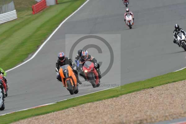 Motorcycle action photographs;Silverstone circuit;Silverstone photographs;Trackday digital images;event digital images;eventdigitalimages;no limits trackday;peter wileman photography;rockingham towcester northamptonshire;trackday;trackday photos