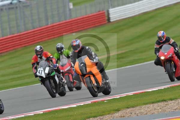 Motorcycle action photographs;Silverstone circuit;Silverstone photographs;Trackday digital images;event digital images;eventdigitalimages;no limits trackday;peter wileman photography;rockingham towcester northamptonshire;trackday;trackday photos