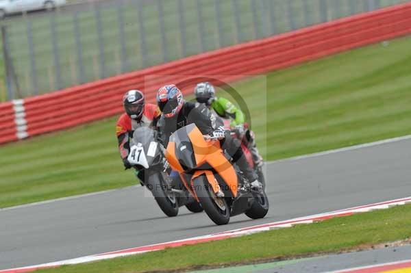 Motorcycle action photographs;Silverstone circuit;Silverstone photographs;Trackday digital images;event digital images;eventdigitalimages;no limits trackday;peter wileman photography;rockingham towcester northamptonshire;trackday;trackday photos