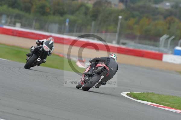 Motorcycle action photographs;Silverstone circuit;Silverstone photographs;Trackday digital images;event digital images;eventdigitalimages;no limits trackday;peter wileman photography;rockingham towcester northamptonshire;trackday;trackday photos