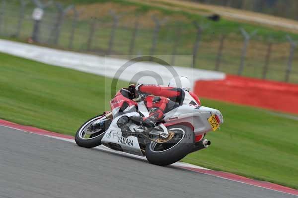 Motorcycle action photographs;Silverstone circuit;Silverstone photographs;Trackday digital images;event digital images;eventdigitalimages;no limits trackday;peter wileman photography;rockingham towcester northamptonshire;trackday;trackday photos