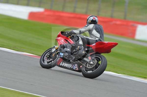Motorcycle action photographs;Silverstone circuit;Silverstone photographs;Trackday digital images;event digital images;eventdigitalimages;no limits trackday;peter wileman photography;rockingham towcester northamptonshire;trackday;trackday photos