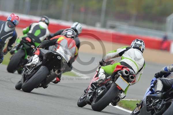 Motorcycle action photographs;Silverstone circuit;Silverstone photographs;Trackday digital images;event digital images;eventdigitalimages;no limits trackday;peter wileman photography;rockingham towcester northamptonshire;trackday;trackday photos
