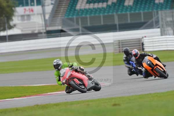 Motorcycle action photographs;Silverstone circuit;Silverstone photographs;Trackday digital images;event digital images;eventdigitalimages;no limits trackday;peter wileman photography;rockingham towcester northamptonshire;trackday;trackday photos