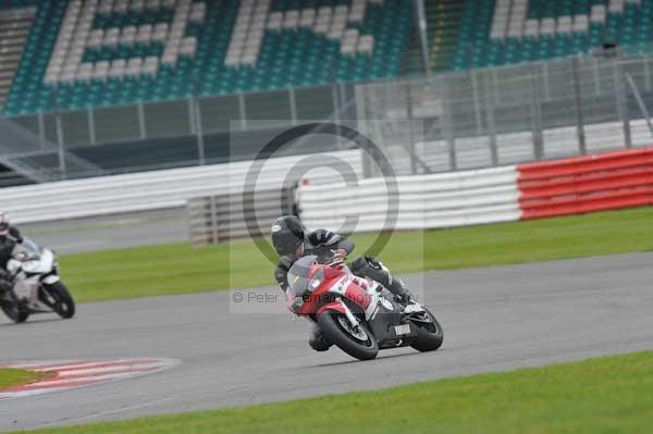 Motorcycle action photographs;Silverstone circuit;Silverstone photographs;Trackday digital images;event digital images;eventdigitalimages;no limits trackday;peter wileman photography;rockingham towcester northamptonshire;trackday;trackday photos