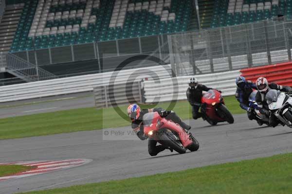 Motorcycle action photographs;Silverstone circuit;Silverstone photographs;Trackday digital images;event digital images;eventdigitalimages;no limits trackday;peter wileman photography;rockingham towcester northamptonshire;trackday;trackday photos