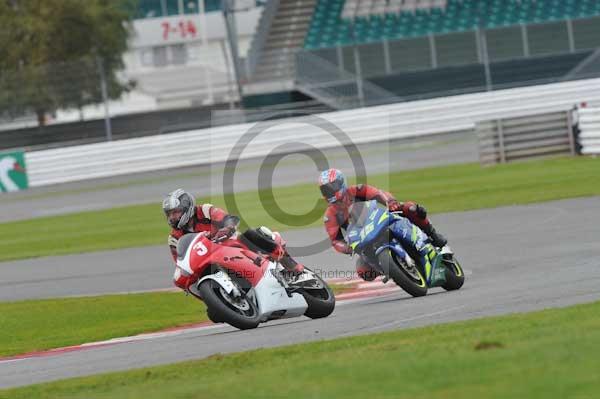 Motorcycle action photographs;Silverstone circuit;Silverstone photographs;Trackday digital images;event digital images;eventdigitalimages;no limits trackday;peter wileman photography;rockingham towcester northamptonshire;trackday;trackday photos